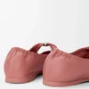 Zachte ballerina met ‘Pebble’-motief van nappa-lamsleer Zachte ballerina met ‘Pebble’-motief van nappa-lamsleer