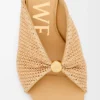 Zachte sandaal met ‘Pebble’-motief in stof met raffia-effect Zachte sandaal met ‘Pebble’-motief in stof met raffia-effect