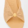 Zachte sandaal met ‘Pebble’-motief in stof met raffia-effect Zachte sandaal met ‘Pebble’-motief in stof met raffia-effect