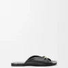Zachte slippers met ‘Pebble’-motief van nappa-lamsleer Zachte slippers met ‘Pebble’-motief van nappa-lamsleer