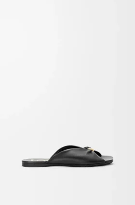 Zachte slippers met ‘Pebble’-motief van nappa-lamsleer