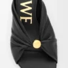 Zachte slippers met ‘Pebble’-motief van nappa-lamsleer Zachte slippers met ‘Pebble’-motief van nappa-lamsleer